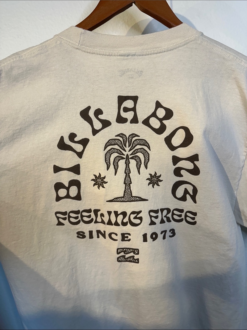 Billabong Men's Short Sleeve T-Shirt in Cream with brown Logo L - Picture 5 of 7